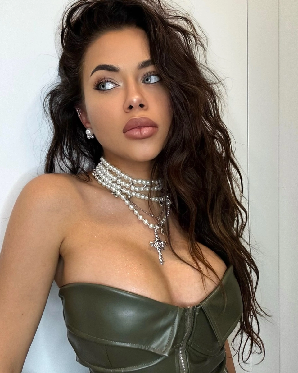 Claire escort in Minsk